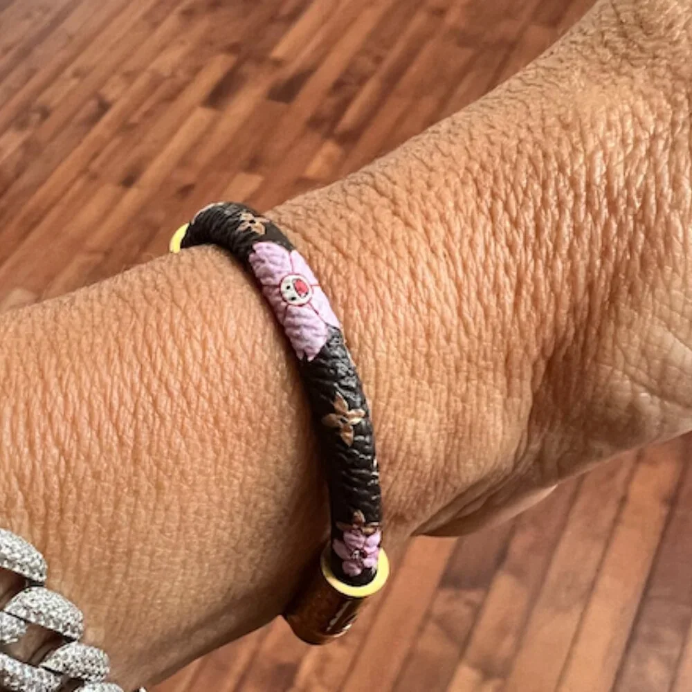 Louis Vuitton x Takashi Murakami Cherry Blossom Bracelet (LVXX016) - Picture 10 of 11